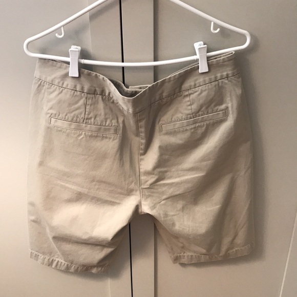 Tommy Bahama 10” Bermuda Short - Picture 3 of 8